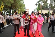 Tiba di Mapolda Sumut Irjen Pol Panca Putra Disambut Tarian Daerah Etnis Sumut