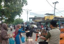 Mengisi di Hari Kemuliaan Komunitas Bunda Soleha Berbagi Takzil Gratis Setiap Hari Jum’at Selama Bulan Ramadhan
