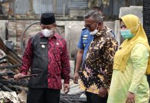 Plt Wali Kota Tanjungbalai Serahkan Bantuan Korban Kebakaran Di Jalan Sei Citarum