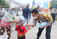 Tekan Angka Penyebaran Covid-19, Kapolres Tanjung Balai Turun Ke Jalan Pimpin Ops Yustisi dan Bagikan Ribuan Masker Gratis