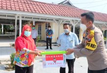 Peduli Nakes Covid-19, Kapolres Tanjung Balai kunjungi Ruang Isolasi RSUD Tengku Mansyur dan berikan Bansos