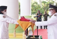Plt Wali Kota H.Waris Thalib Pimpin Upacara Penurunan Bendera Merah Putih