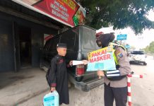 Pembagian Masker Secara Gratis, Serta menghimbau para penguna jalan agar Terbiasa Memakai Masker Sehingga dapat mencegah Penyebaran Covid-19