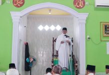 Plt Wali Kota Waris Thalib Sholat Jumat Berjamaah Di Masjid Al- Falah, Pasar Traktor Kelurahan Sijambi