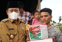 Plt Wali Kota Tanjungbalai Serahkan Bantuan Korban Kebakaran di Kelurahan Muara Sentosa