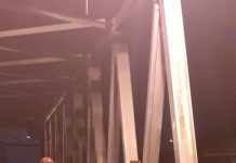 Malam Hari, Plt Wali Kota Waris Thalib Meninjau Pemiliharaan Pengaspalan Jembatan Silau