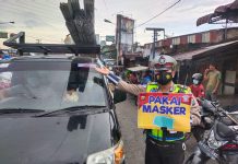Kembali Sat Lantas Polres Tanjung Balai Tempel Stiker “AYO PAKAI MASKER” Untuk Hidup Sehat terhindar dari Covid-19