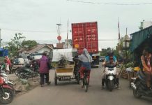 Warga Kisaran Minta Penegak Hukum Tangkap Pengusaha Dan Truk Container Masuk Pajak Bhakti