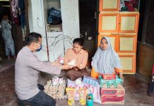 Jumat Berkah Kapolres Tanjungbalai Berikan Sembako pada Warga