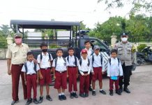 Sukseskan Program Vaksinasi, Bhabinkamtibmas Sei Raja Aiptu M. Ruslan Sambangi Sekolah