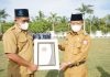 Pimpin Apel, PLT Walikota Kembali Serahkan Penghargaan