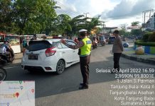 Atasi kemacetan, Polres Tanjung Balai tempatkan personil di Pasar Tumpah Penjualan Takjil