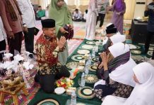 Plt Wali Kota Bersama Tepung Tawari 7 Jamaah Calon Haji Dari Dinas Pendidikan