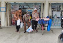 Kapolres Tanjung Balai Kunjungi Pemulung sambil Bagikan Bantuan Sosial