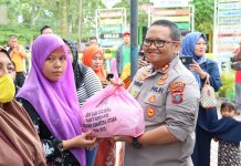 Kapolres Bersama Walikota Tanjungbalai Berikan Bansos Kepada Masyarakat