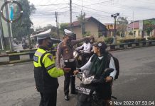 Sat Lantas Polres Tanjung Balai Himbau Pengendara Gunakan Helm SNI