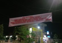 Ada Spanduk mendesak Kapolres Tanjungbalai Tangkap Bos Pukat Tarek yang Rugikan Nelayan Tradisional