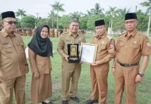 Pimpin Apel Pemerintahan, Wali Kota Waris Serahkan Penghargaan Ke Dinas Kominfo