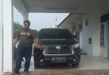Mobil Mewah Plat Hitam Kerap Parkir Di Depan Ruangan Kaban Dispenda, Warga Minta Bupati Tindak Kadis Nakal