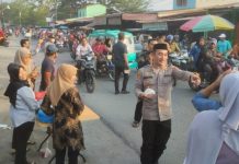 Berkah Ramadhan Polsek TBU Berbagi Takjil Buka Puasa