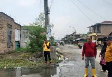 Gotong Royong Walikota Ikut Bersihkan Lingkungan Seputaran Di Panjaitan