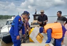 Kapal Tanpa Nama Diperiksa Tim Patroli Sat Pol Airud Saat Memasuki Perairan Tanjung Balai