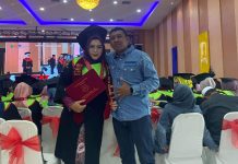 Kapolsek Tanjung Balai Utara hadiri Wisuda Istrinya