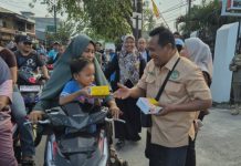 Forwaka Berbagi Berkah Puluhan Takjil DiBagikan Kepada Pengguna Jalan