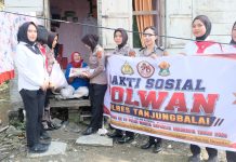 Dalam Rangka HUT Ke-78, Polwan Polres Tanjungbalai Salurkan Bansos untuk Warga Kurang Mampu