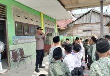 Kapolsek Datuk Bandar Edukasi Siswa MIS Al-Wasliyah Gading Soal Bahaya Perundungan